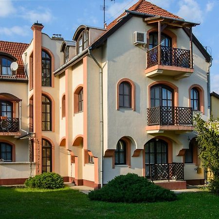 Mi12 Appartement Eger Buitenkant foto