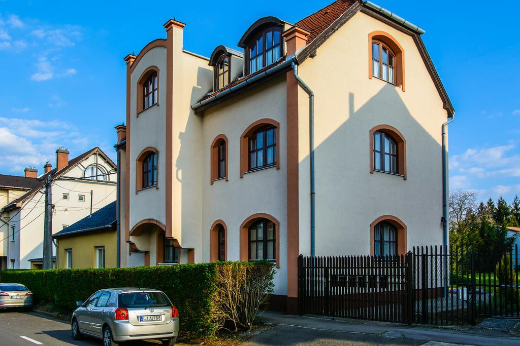 Mi12 Appartement Eger Buitenkant foto